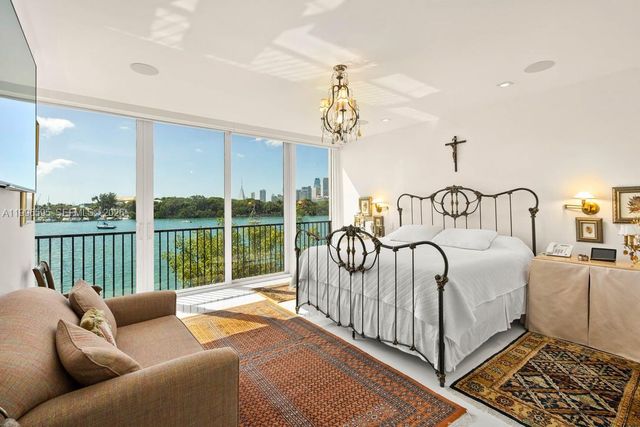 1000 Venetian Way 105, Miami, FL 33139