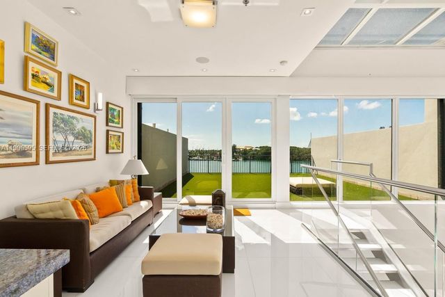 1000 Venetian Way 105, Miami, FL 33139