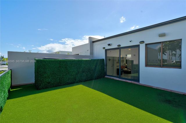 1000 Venetian Way 105, Miami, FL 33139