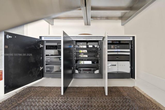 1000 Venetian Way 105, Miami, FL 33139