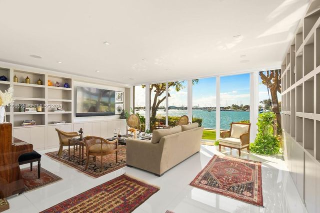 1000 Venetian Way 105, Miami, FL 33139