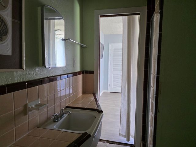 31 14th Avenue N, Texas City, TX 77590