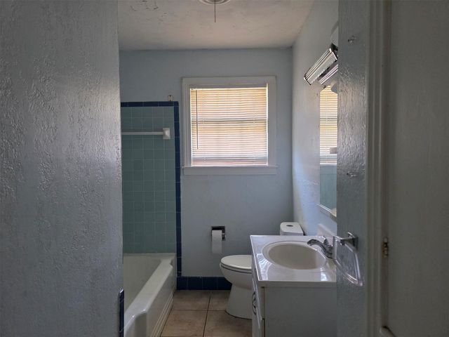 31 14th Avenue N, Texas City, TX 77590