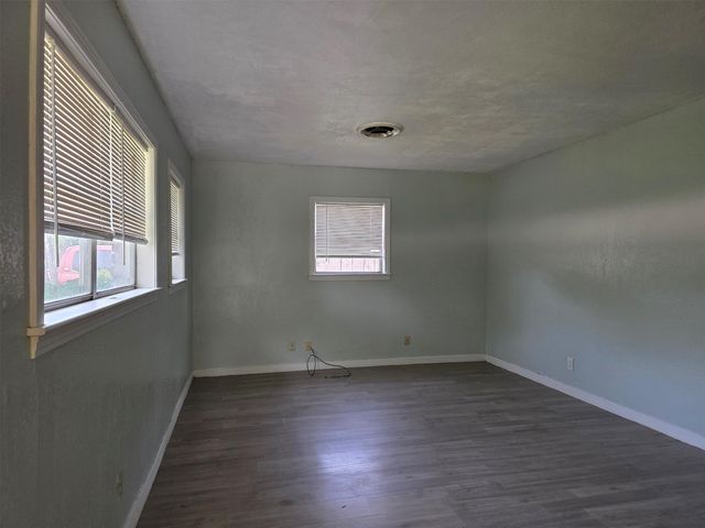 31 14th Avenue N, Texas City, TX 77590