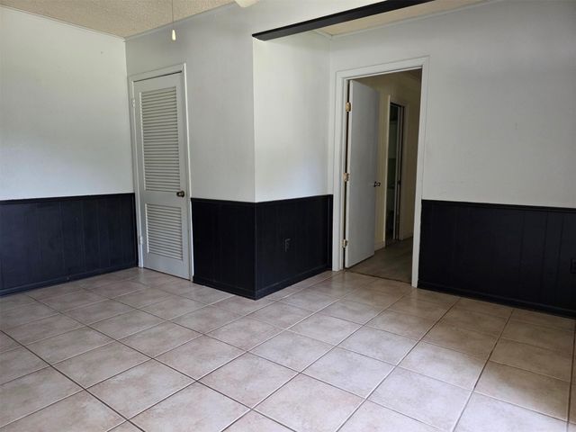31 14th Avenue N, Texas City, TX 77590