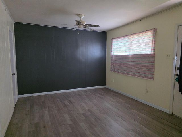 31 14th Avenue N, Texas City, TX 77590