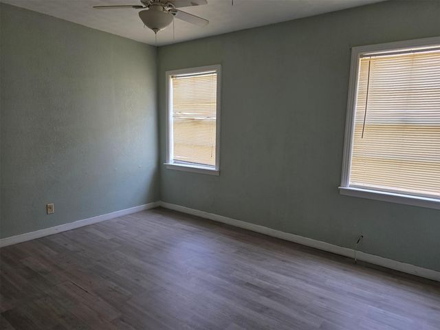 31 14th Avenue N, Texas City, TX 77590