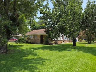 31 14th Avenue N, Texas City, TX 77590