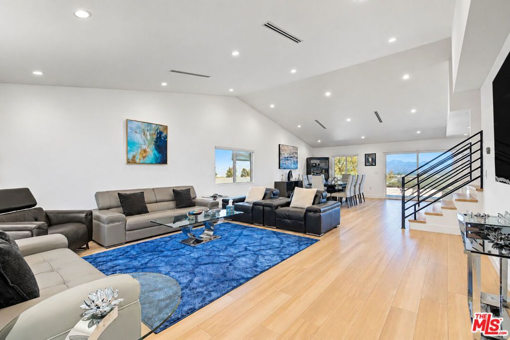 13038 Garris Avenue, Granada Hills, CA 91344 — photo 3