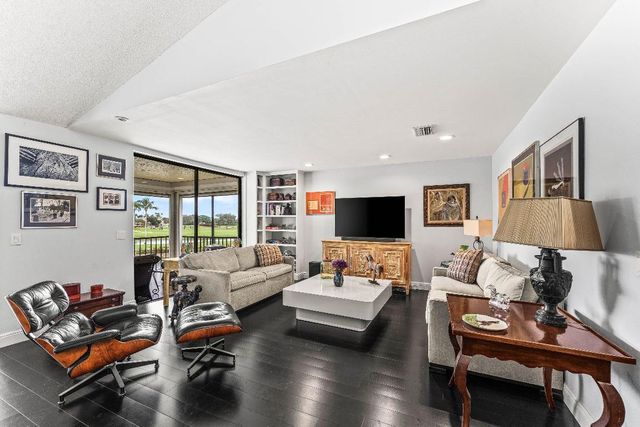 15 Eastgate Drive D, Boynton Beach, FL 33436