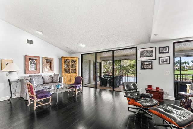 15 Eastgate Drive D, Boynton Beach, FL 33436