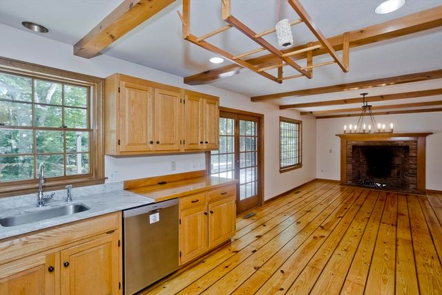 217 Inverness Ln, Longmeadow, MA 01106