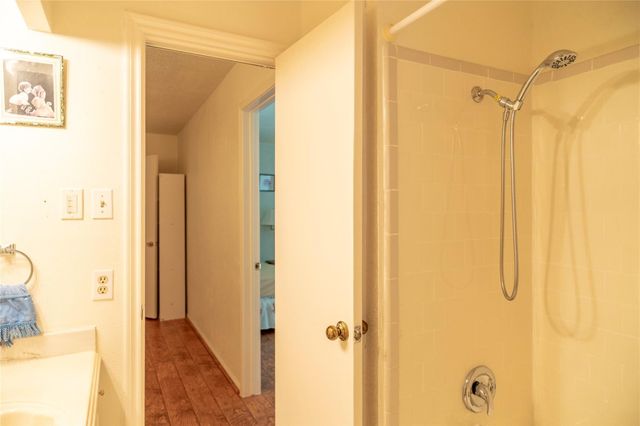 8923 Hendon Lane, Houston, TX 77036