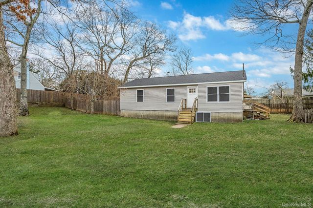 28 Dale Avenue, Riverhead, NY 11901