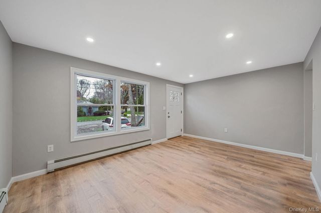 28 Dale Avenue, Riverhead, NY 11901