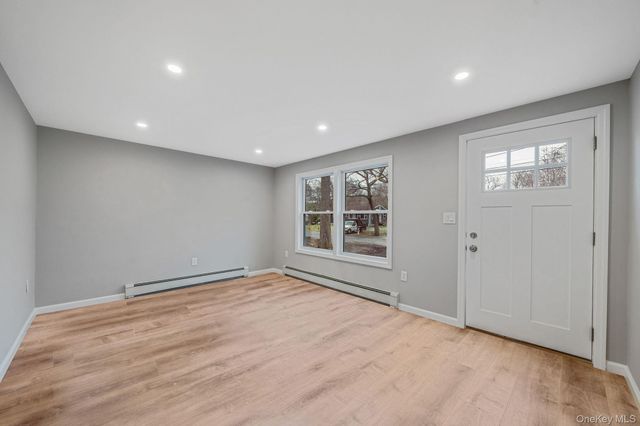 28 Dale Avenue, Riverhead, NY 11901