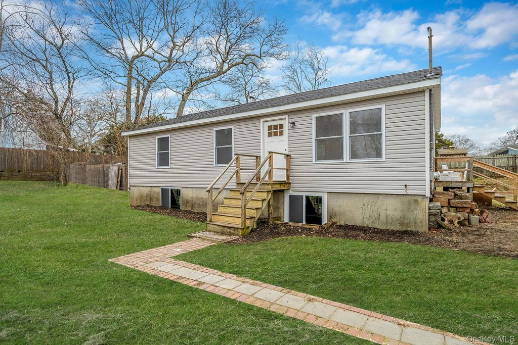 28 Dale Avenue, Riverhead, NY 11901