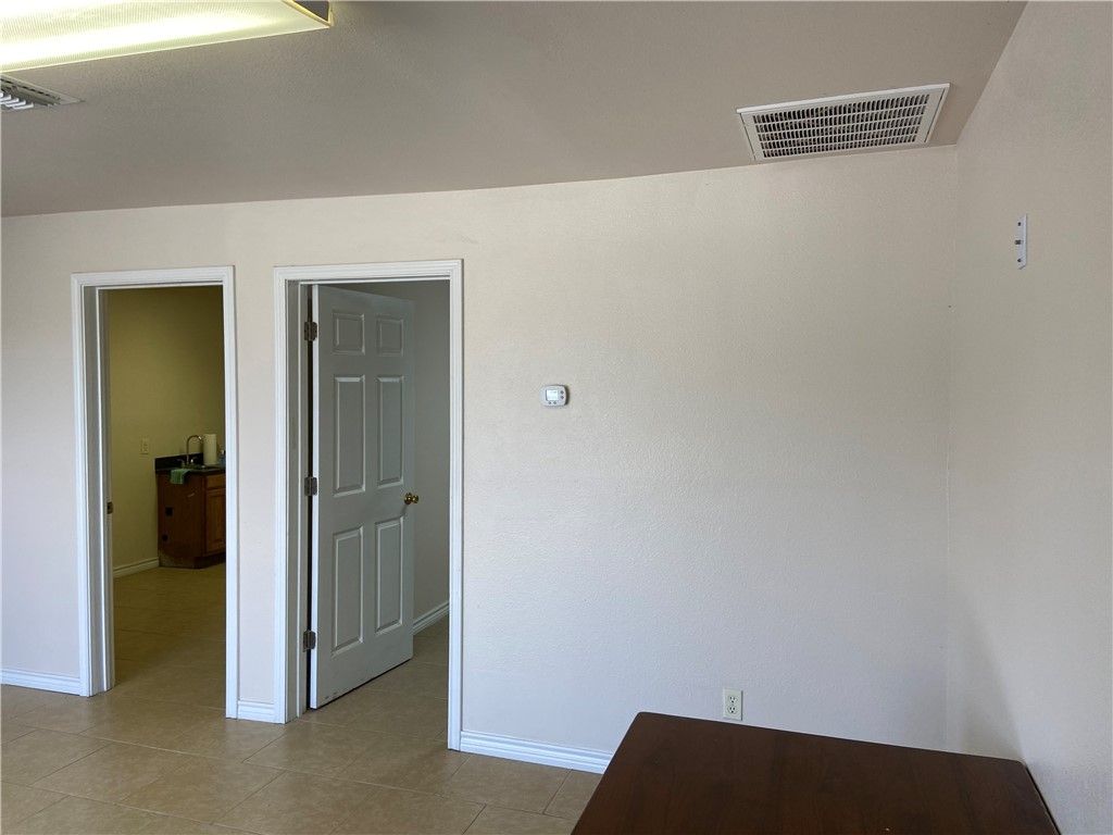 116 W Ave C, Gregory, TX 78359 — photo 3