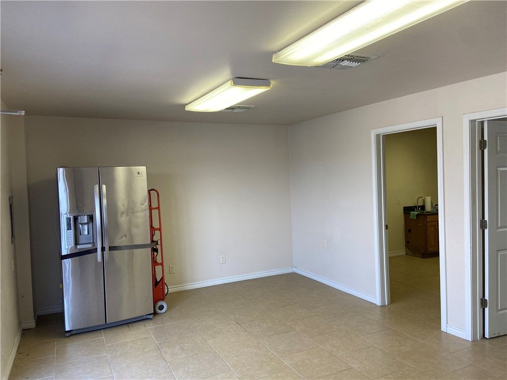 116 W Ave C, Gregory, TX 78359 — photo 4