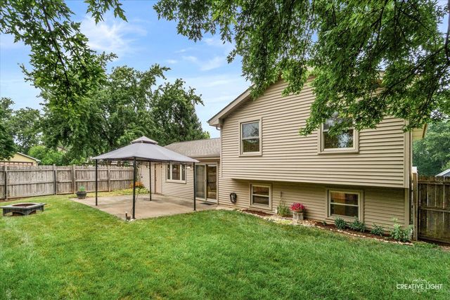 231 Lincolnshire Lane, Bolingbrook, IL 60440