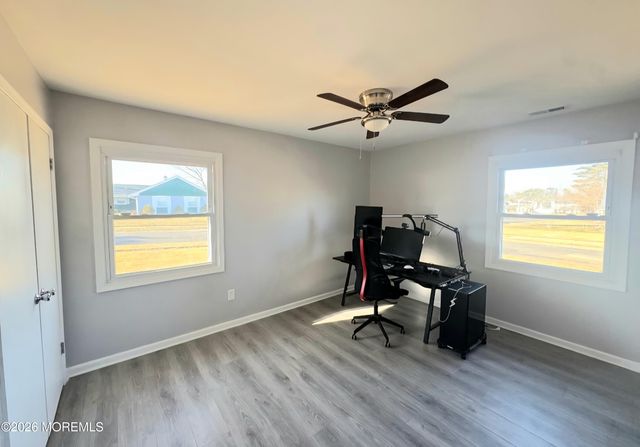 2 Medley Lane, Willingboro, NJ 08046