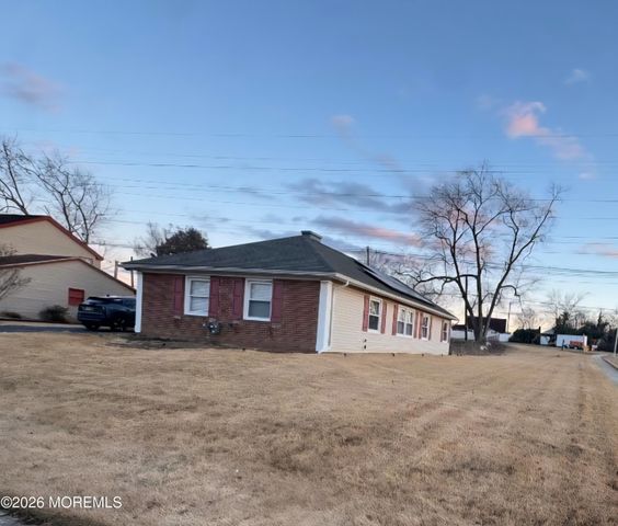 2 Medley Lane, Willingboro, NJ 08046