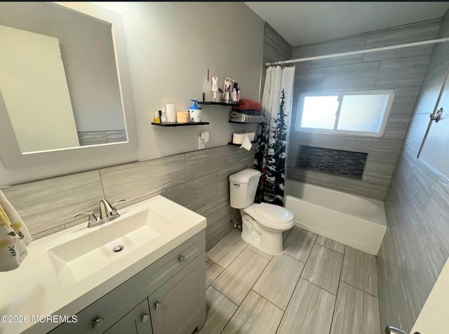 2 Medley Lane, Willingboro, NJ 08046