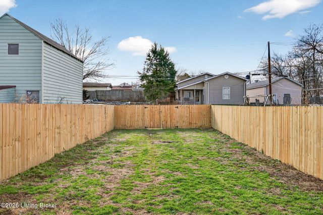 914 Ash St, Louisville, KY 40217