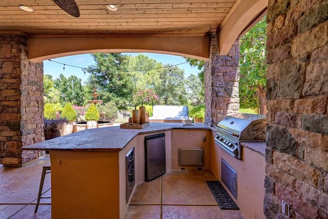 8614 Ashbury Ct, Roseville, CA 95747