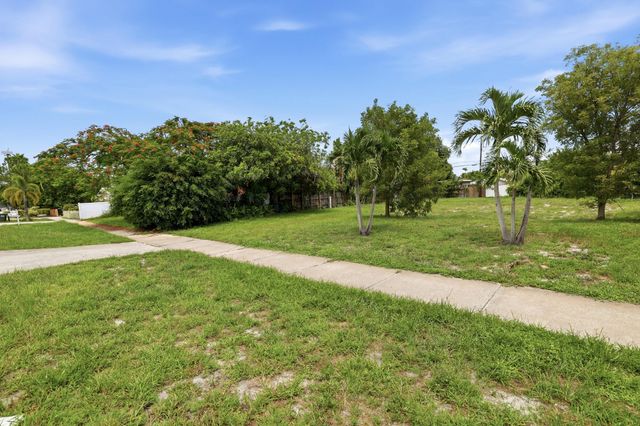 233 S SWINTON Avenue, Delray Beach, FL 33444