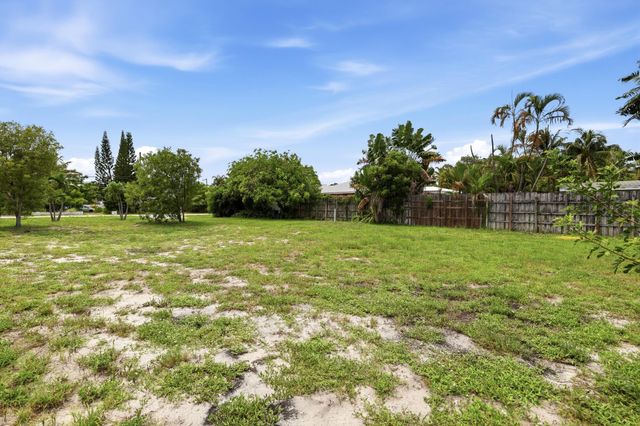 233 S SWINTON Avenue, Delray Beach, FL 33444
