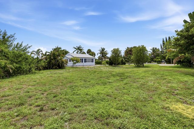 233 S SWINTON Avenue, Delray Beach, FL 33444