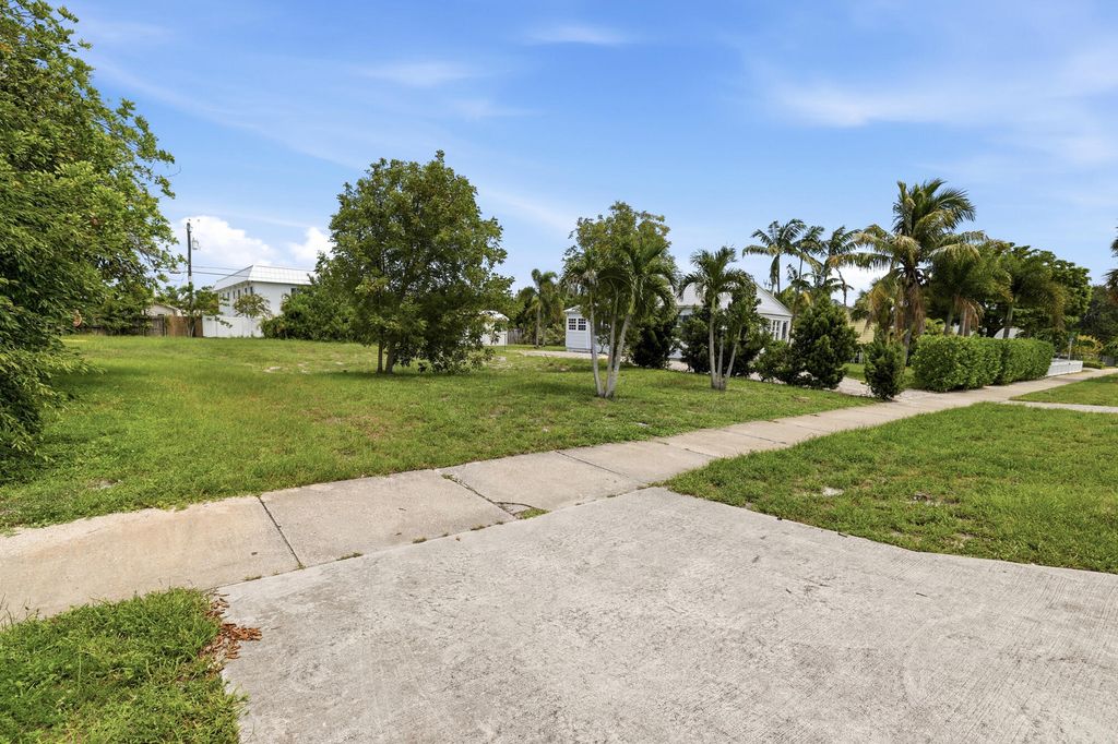 233 S SWINTON Avenue, Delray Beach, FL 33444