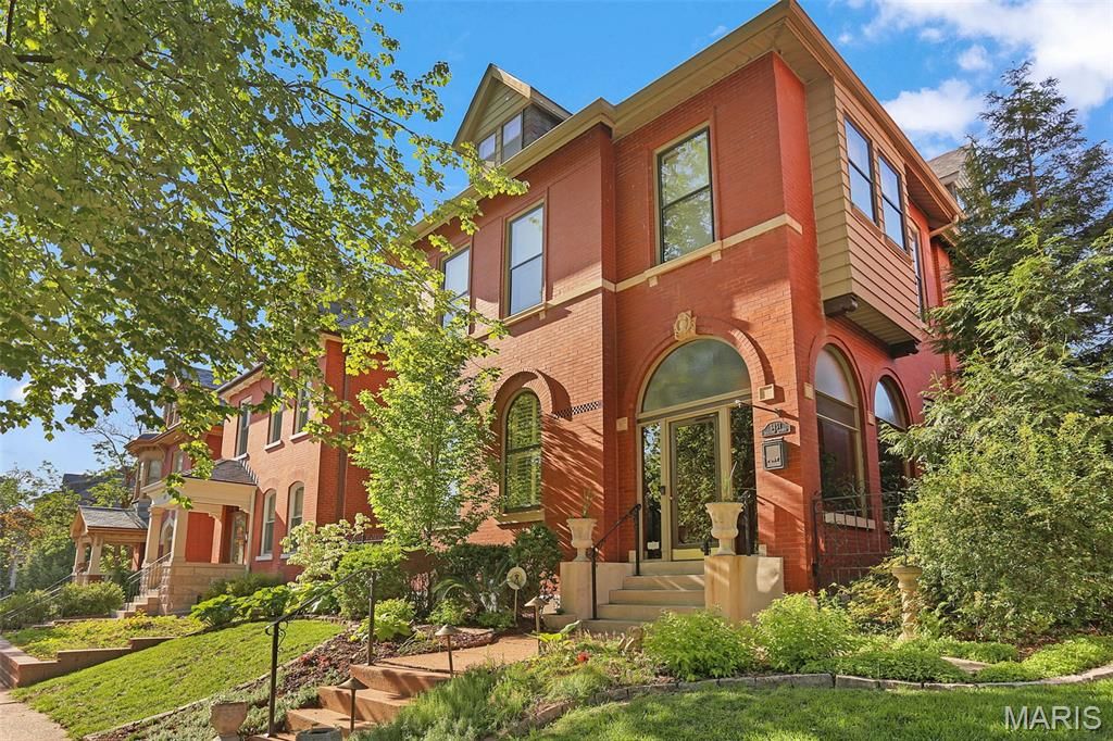 3451 Halliday Avenue, St Louis, MO 63118