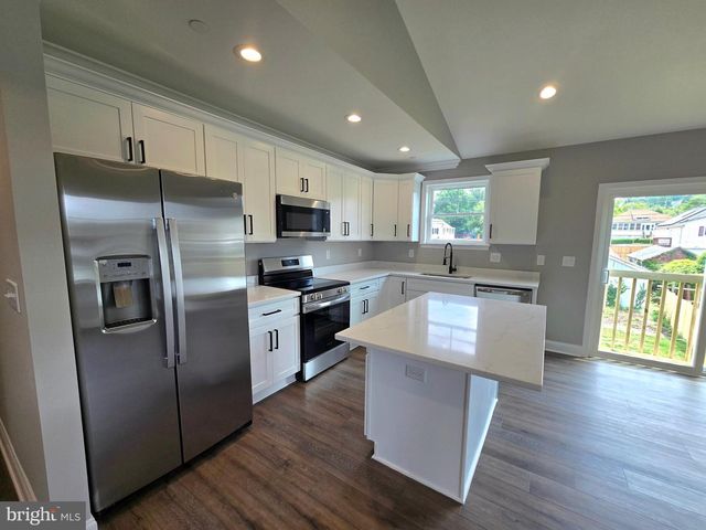 121 BISHOP AVE, Baltimore, MD 21225