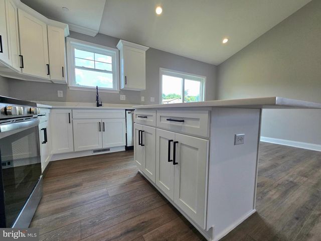121 BISHOP AVE, Baltimore, MD 21225
