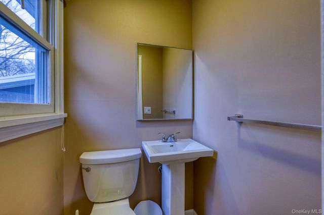 19 Eastwood Rd, Danbury, NY 06811