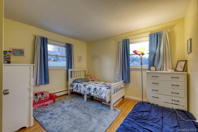 19 Eastwood Rd, Danbury, NY 06811