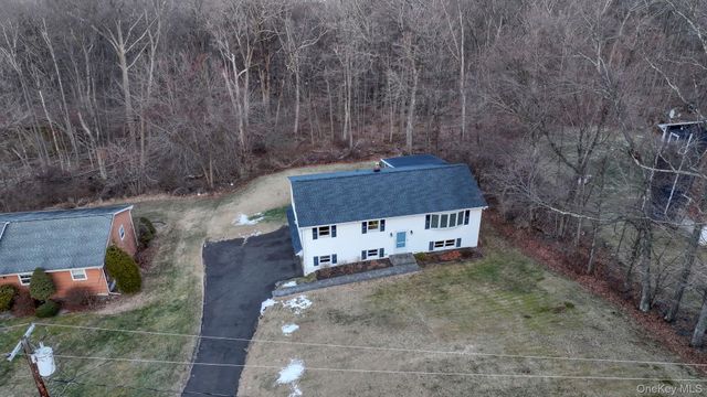19 Eastwood Rd, Danbury, NY 06811