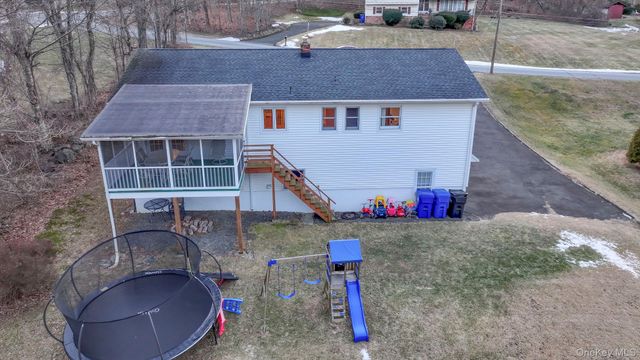 19 Eastwood Rd, Danbury, NY 06811