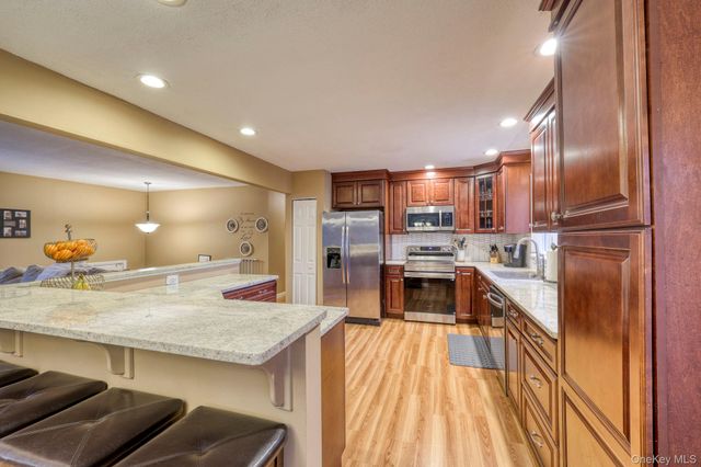 19 Eastwood Rd, Danbury, NY 06811