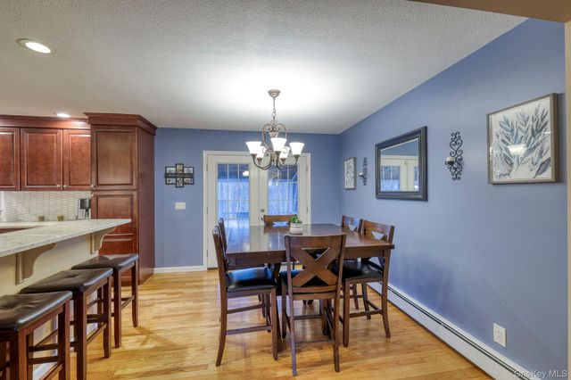 19 Eastwood Rd, Danbury, NY 06811