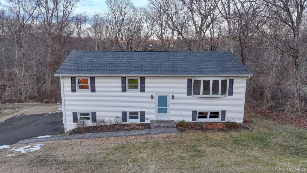 19 Eastwood Rd, Danbury, NY 06811