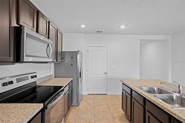 2143 KALIN WAY, Tavares, FL 32778