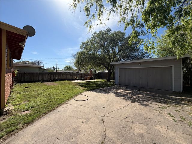 418 Waverly Dr, Corpus Christi, TX 78412