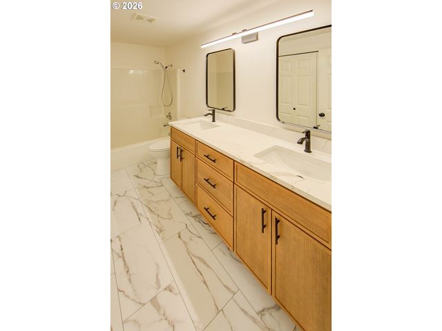 13637 Se ELLEN Dr, Clackamas, OR 97015