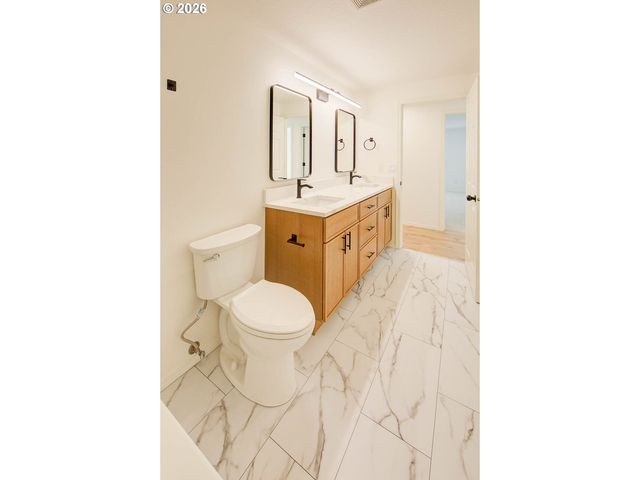 13637 Se ELLEN Dr, Clackamas, OR 97015