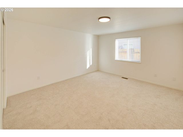 13637 Se ELLEN Dr, Clackamas, OR 97015