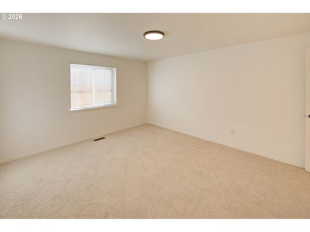 13637 Se ELLEN Dr, Clackamas, OR 97015