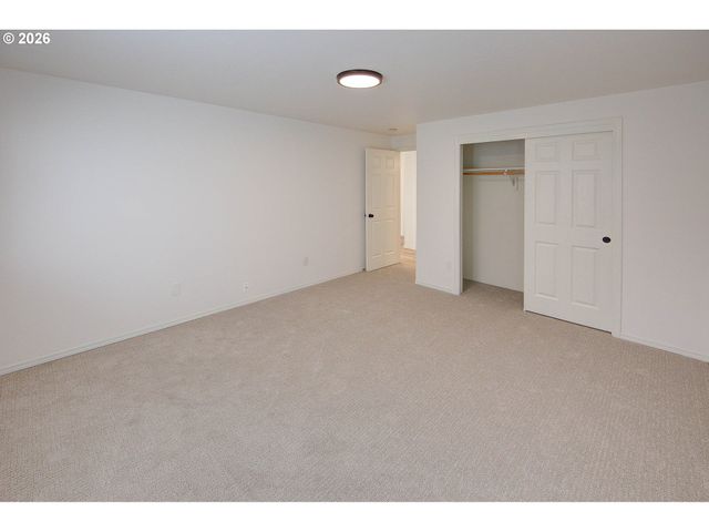 13637 Se ELLEN Dr, Clackamas, OR 97015